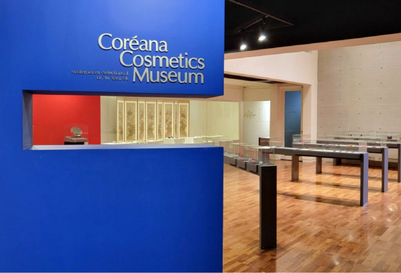 Traditional Cosmet...